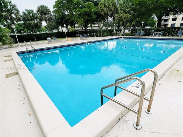 901 Hillcrest Dr # 109, Hollywood FL 33021