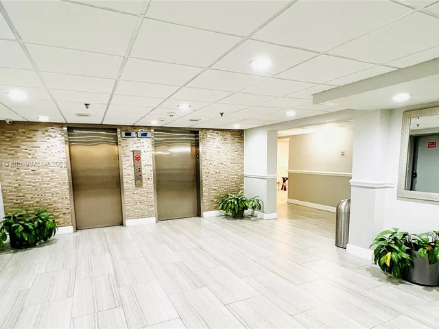 901 Hillcrest Dr # 109, Hollywood FL 33021