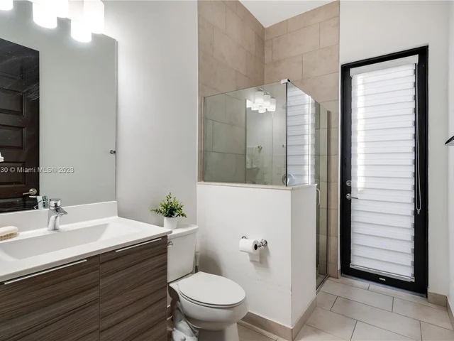 16065 SW 136th Ter, Miami FL 33196