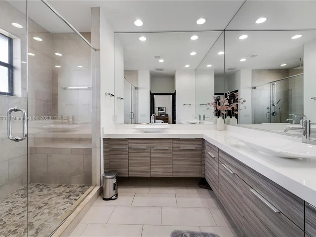 16065 SW 136th Ter, Miami FL 33196