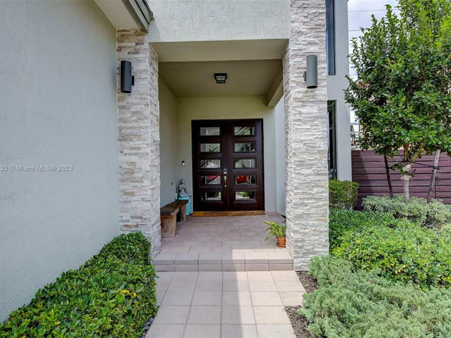 16065 SW 136th Ter, Miami FL 33196