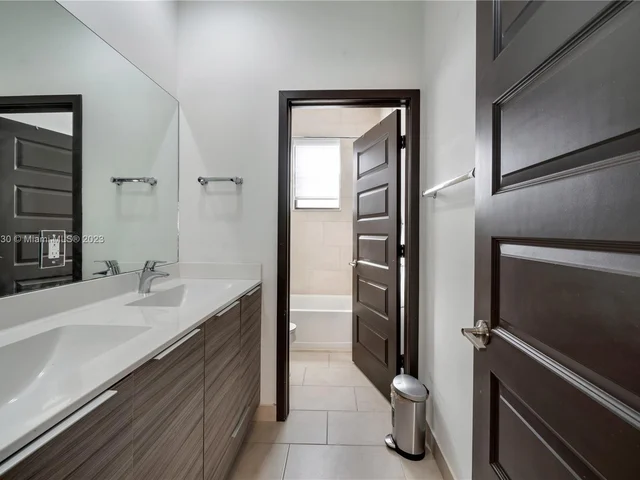 16065 SW 136th Ter, Miami FL 33196