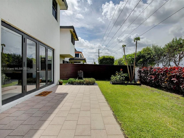 16065 SW 136th Ter, Miami FL 33196