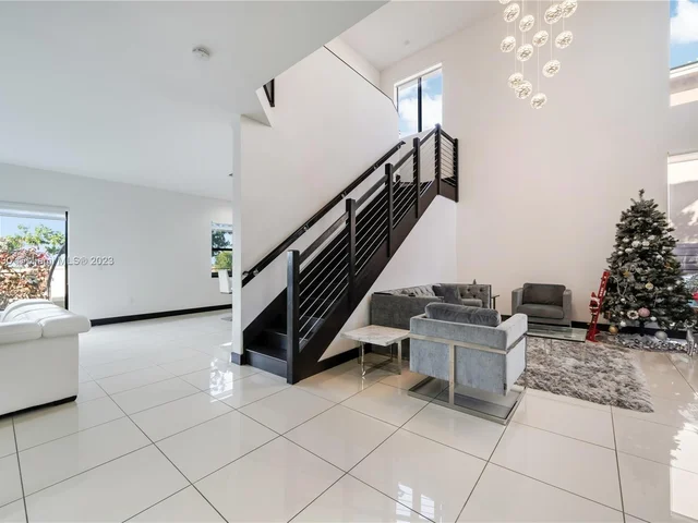 16065 SW 136th Ter, Miami FL 33196