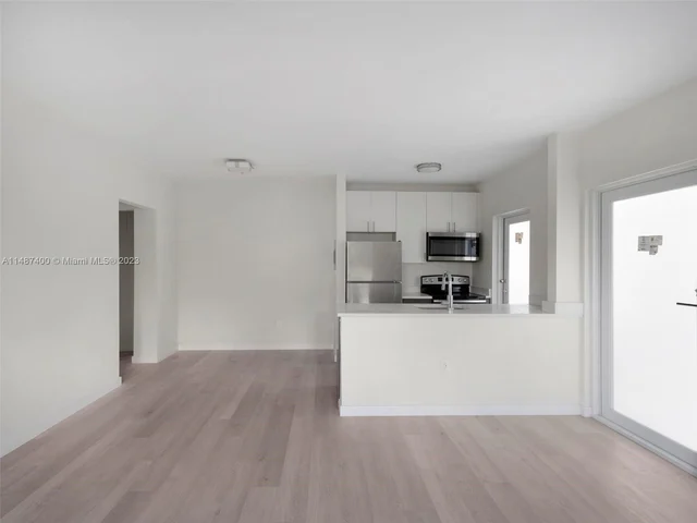 1525 Michigan Ave # 10, Miami Beach FL 33139