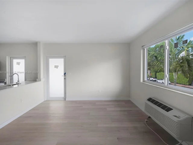 1525 Michigan Ave # 10, Miami Beach FL 33139