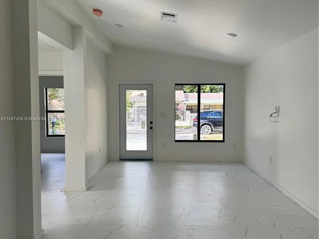 2774 NW 170th St, Miami Gardens FL 33056