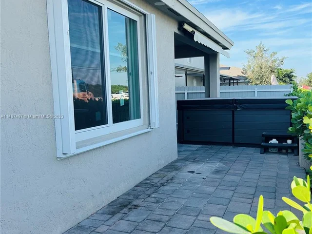 648 NE 5th Way, Florida City FL 33034