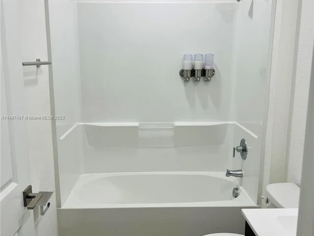 648 NE 5th Way, Florida City FL 33034