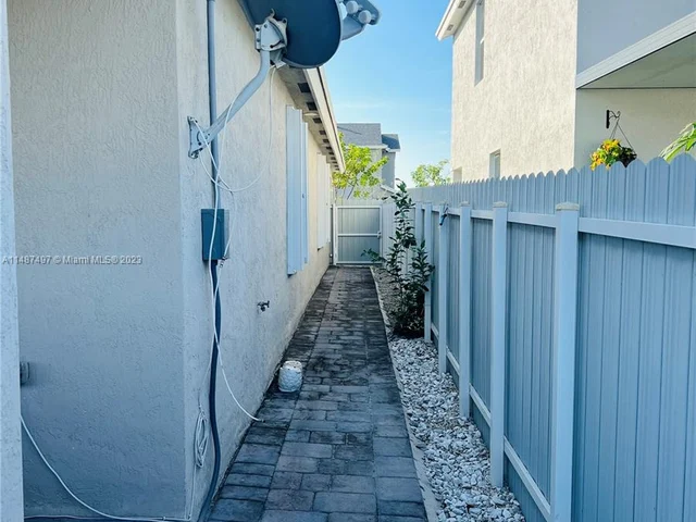 648 NE 5th Way, Florida City FL 33034