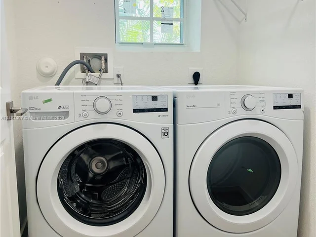 648 NE 5th Way, Florida City FL 33034