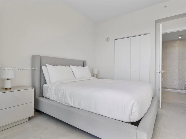 239 SW 9 ST # 2003, Miami FL 33130