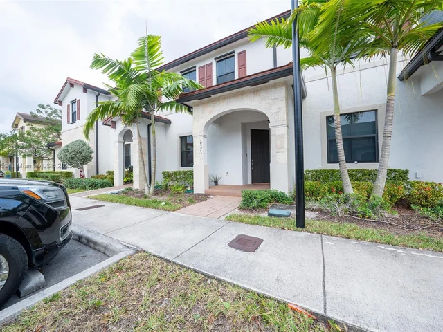 10575 W 33rd Way, Hialeah FL 33018