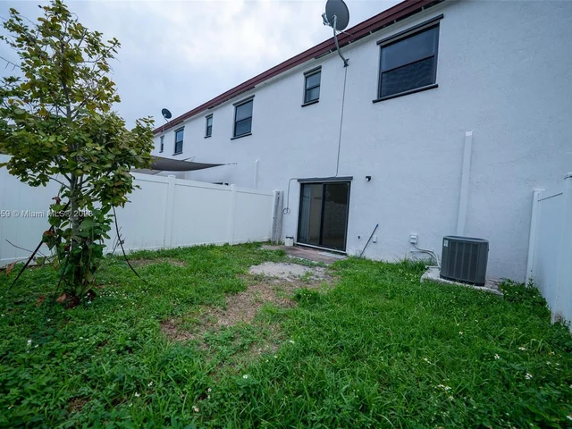 10575 W 33rd Way, Hialeah FL 33018