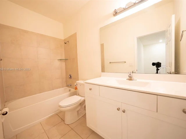 10575 W 33rd Way, Hialeah FL 33018