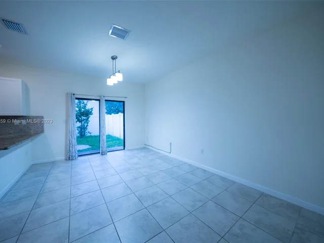 10575 W 33rd Way, Hialeah FL 33018