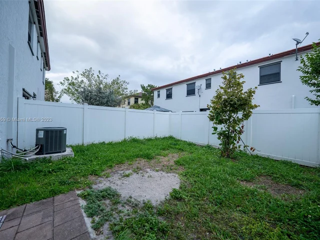 10575 W 33rd Way, Hialeah FL 33018