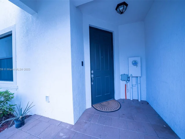 10575 W 33rd Way, Hialeah FL 33018