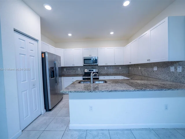 10575 W 33rd Way, Hialeah FL 33018