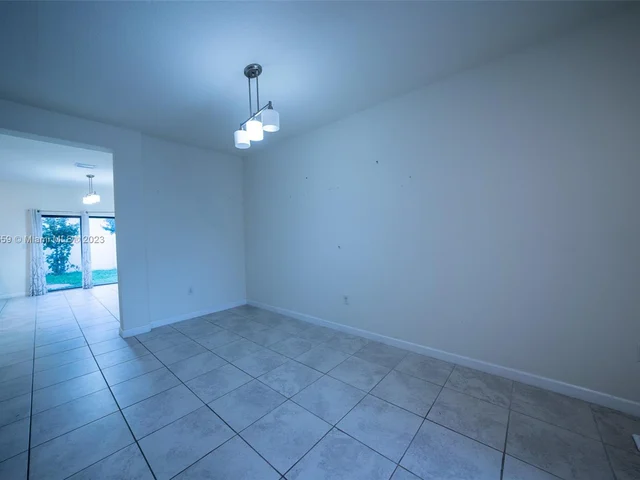 10575 W 33rd Way, Hialeah FL 33018