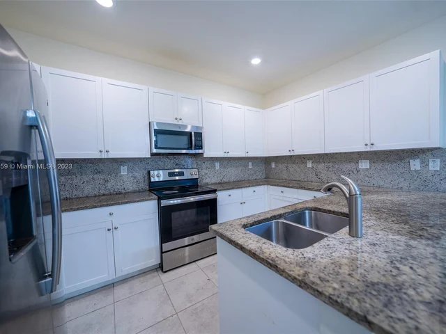 10575 W 33rd Way, Hialeah FL 33018