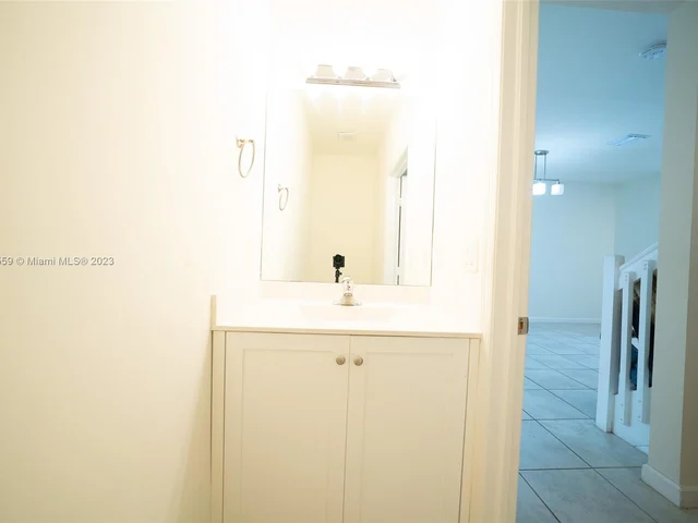 10575 W 33rd Way, Hialeah FL 33018