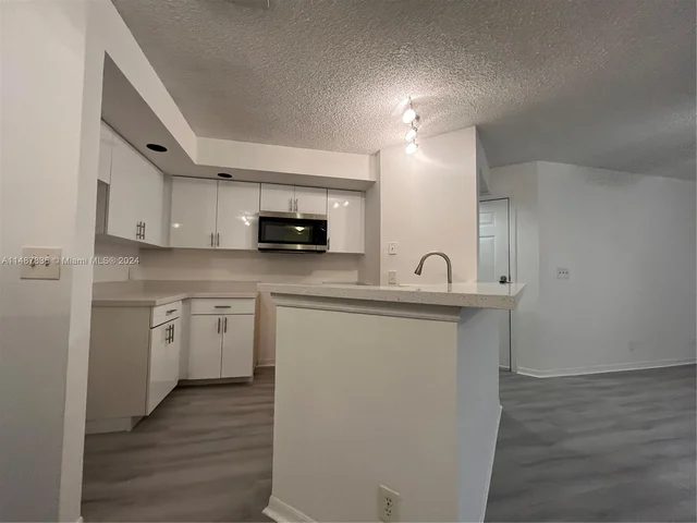 3390 N Pinewalk Dr N # 1021, Margate FL 33063