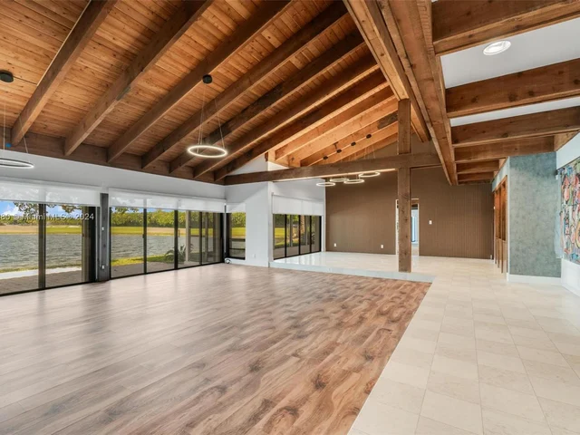 4943 NW 94th Doral Pl, Doral FL 33178