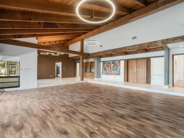 4943 NW 94th Doral Pl, Doral FL 33178