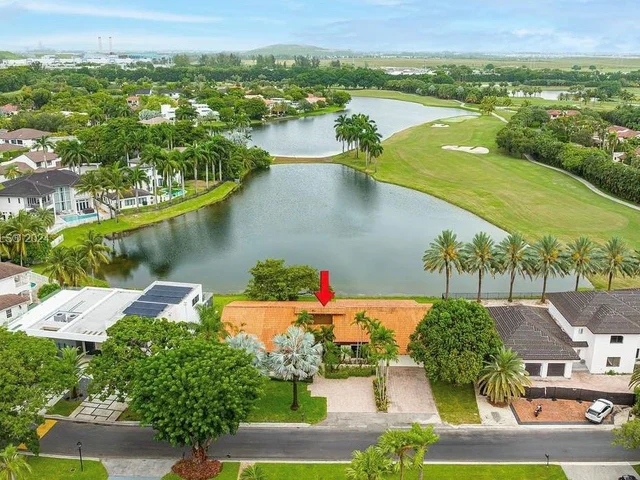 4943 NW 94th Doral Pl, Doral FL 33178