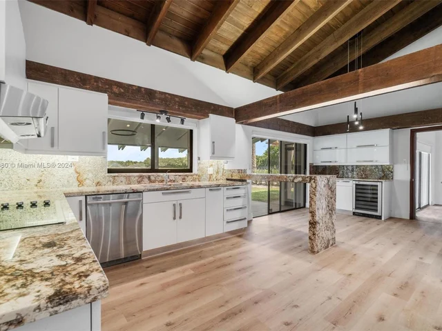 4943 NW 94th Doral Pl, Doral FL 33178