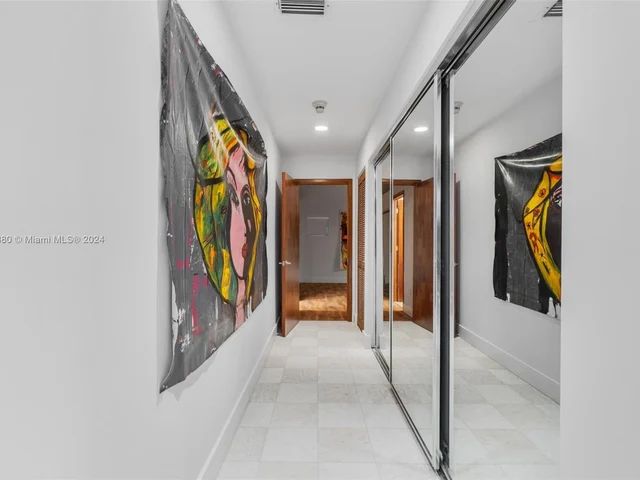 4943 NW 94th Doral Pl, Doral FL 33178