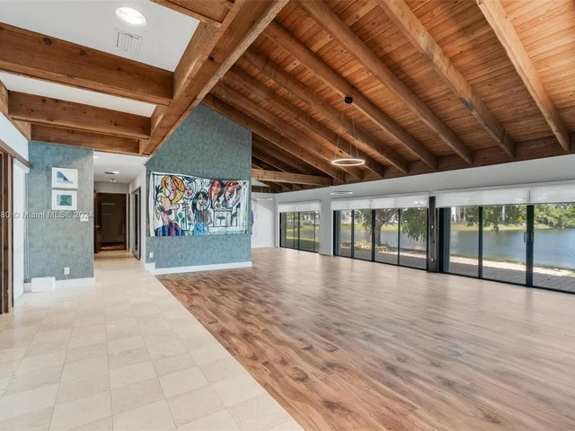 4943 NW 94th Doral Pl, Doral FL 33178