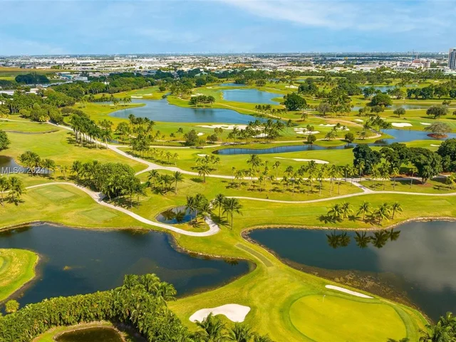 4943 NW 94th Doral Pl, Doral FL 33178