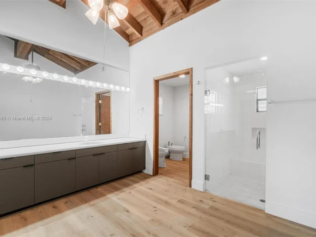 4943 NW 94th Doral Pl, Doral FL 33178