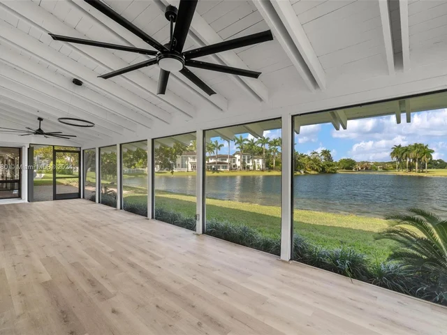 4943 NW 94th Doral Pl, Doral FL 33178