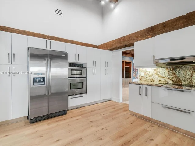 4943 NW 94th Doral Pl, Doral FL 33178