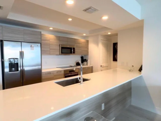 121 NE 34th St # 807, Miami FL 33137