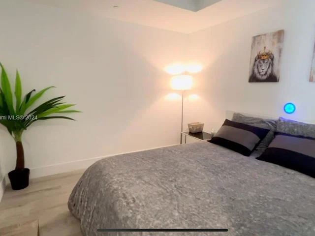 121 NE 34th St # 807, Miami FL 33137