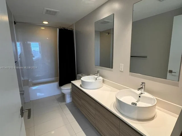 121 NE 34th St # 807, Miami FL 33137