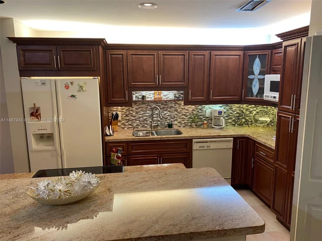 466 Briarwood Cir # 60, Hollywood FL 33024