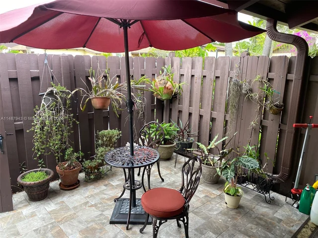 466 Briarwood Cir # 60, Hollywood FL 33024