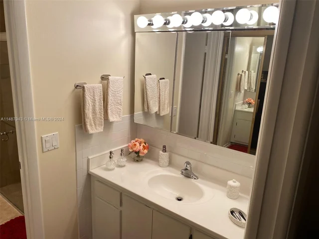 466 Briarwood Cir # 60, Hollywood FL 33024