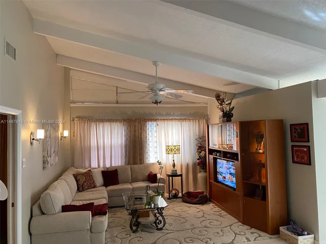 466 Briarwood Cir # 60, Hollywood FL 33024