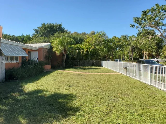 1600 Jackson St, Hollywood FL 33020