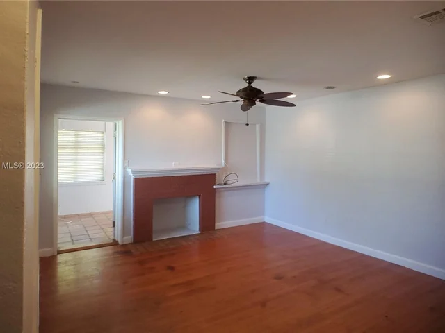 1600 Jackson St, Hollywood FL 33020