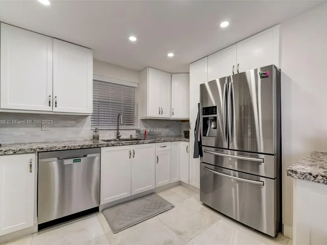 121 Golden Isles Dr # 907, Hallandale Beach FL 33009