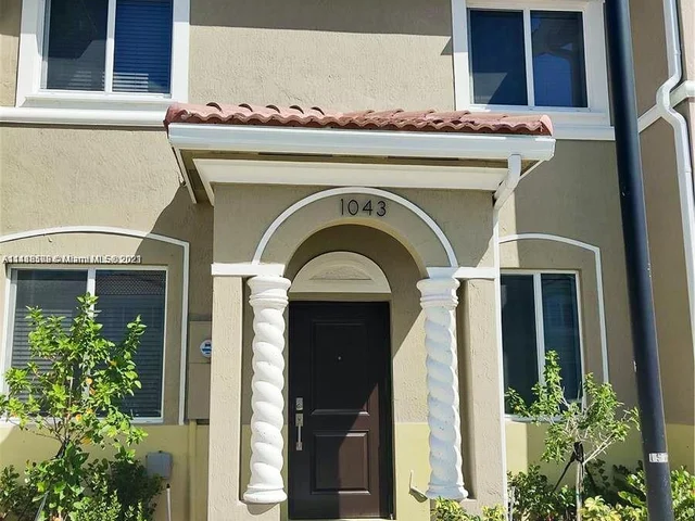 1043 SE 24th Ave, Homestead FL 33035