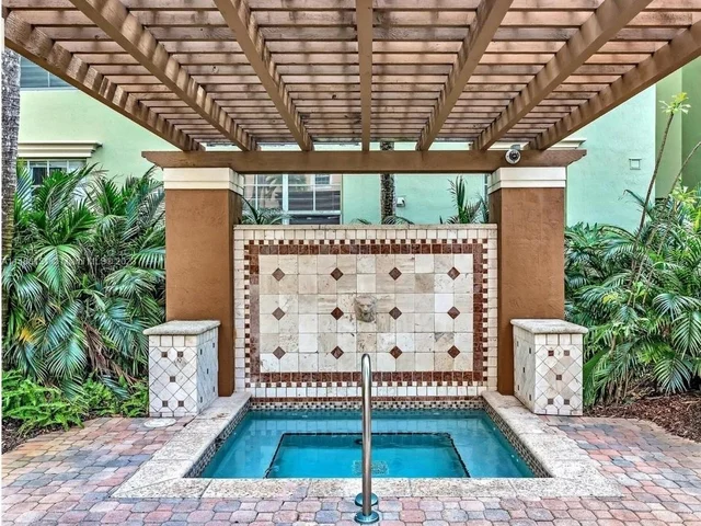 1919 Van Buren St # 111A, Hollywood FL 33020