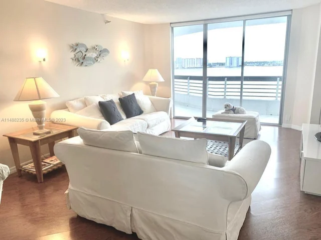 19101 Mystic Pointe Dr # 1104, Aventura FL 33180